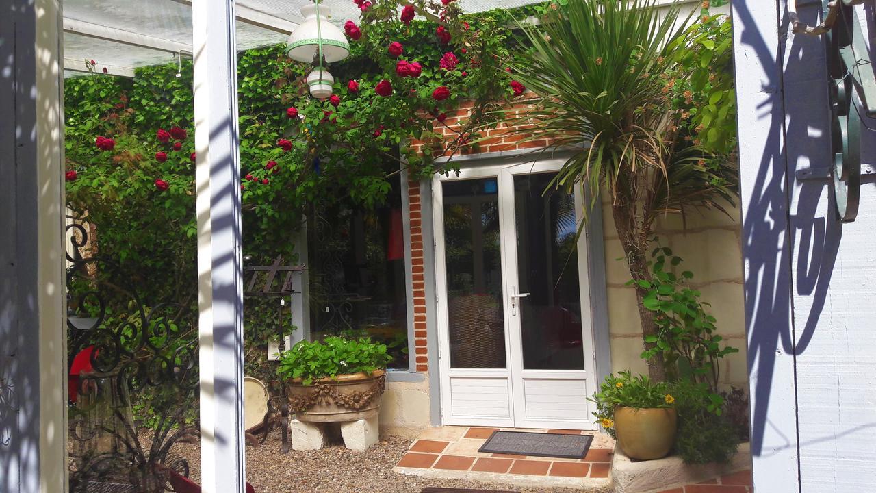 Le Vieux Vauvert Bed & Breakfast Rochecorbon Exterior photo